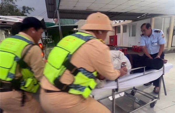 CSGT kịp thời cứu người nguy kịch trên cao tốc TP Hồ Chí Minh – Trung Lương