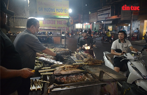 TP Hồ Chí Minh: Phố cá lóc thâu đêm đỏ lửa phục vụ ngày vía Thần Tài