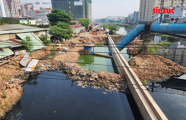 Công trường kênh Tham Lương-Bến Cát-rạch Nước Lên ngổn ngang, vắng bóng công nhân