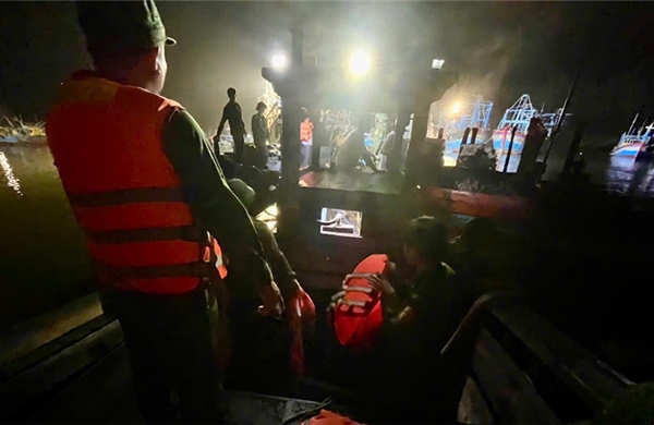 TP Hồ Chí Minh: Kịp thời dập tắt cháy tàu cá tại khu neo đậu Bến Lội – Bình Châu