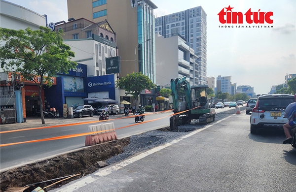 TP Hồ Chí Minh: Phá dải phân cách trên đường Cộng Hòa nhằm giảm áp lực kẹt xe