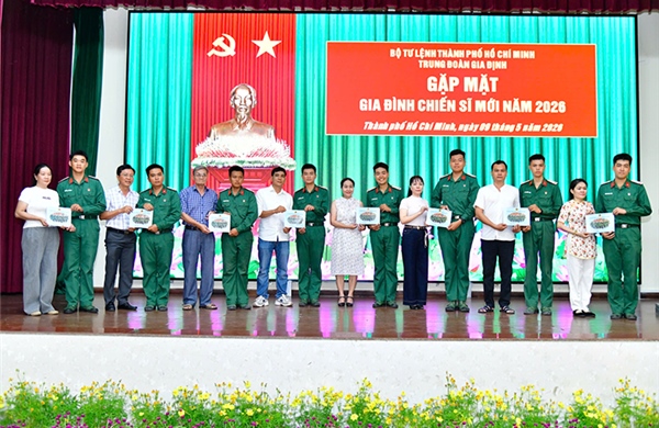 Thắt chặt tình quân dân qua gặp mặt gia đình chiến sĩ mới