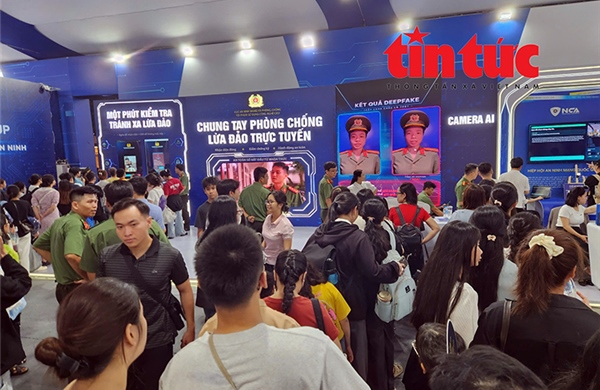 TP Hồ Chí Minh: Hàng nghìn người hòa mình vào không gian kỷ niệm 80 năm An ninh nhân dân