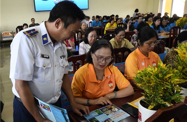 Bộ Tư lệnh Vùng Cảnh sát biển 3 tuyên truyền pháp luật về biển, đảo và chống khai thác IUU