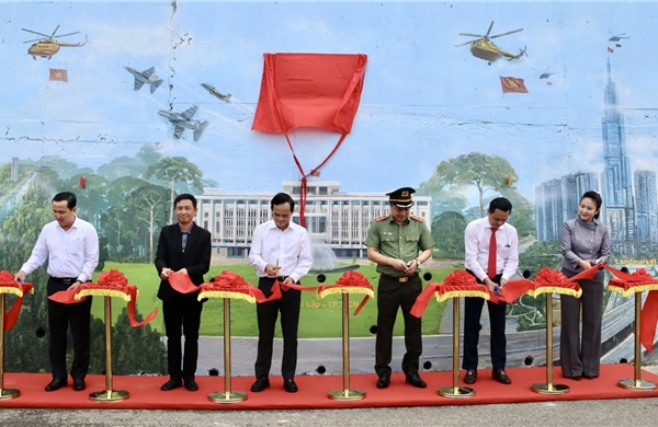 Khánh thành công trình bích họa ‘Việt Nam tươi đẹp’ tại Côn Đảo