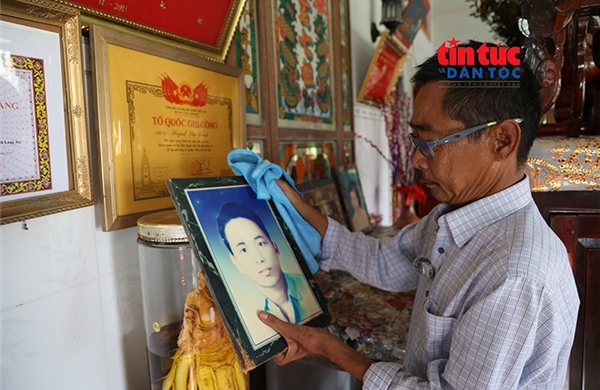 Niềm tự hào về người cha huyền thoại thiện xạ '76 viên đạn hạ gục 78 quân thù' 