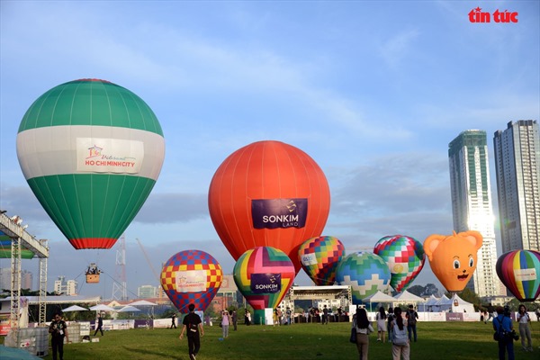 Rực rỡ sắc màu trong Ngày hội khinh khí cầu TP Hồ Chí Minh lần 2