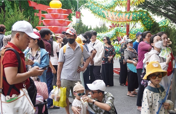 TP Hồ Chí Minh: Các điểm vui chơi, giải trí đông đúc trong ngày Giỗ Tổ Hùng Vương