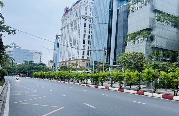 TP Hồ Chí Minh vắng vẻ và thanh bình trong ngày Mùng 1 Tết