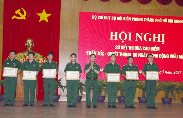 Bộ đội Biên phòng TP Hồ Chí Minh khen thưởng tập thể, cá nhân xuất sắc 