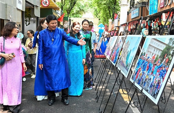 TP Hồ Chí Minh: Khai thác tiềm năng áo dài trong phát triển sản phẩm du lịch