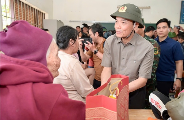 TP Hồ Chí Minh dồn tổng lực hỗ trợ tỉnh Khánh Hòa khắc phục hậu quả mưa lũ