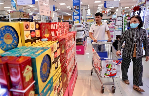 Người dân chuyển hướng mua sắm hàng Tết từ 'mua nhiều' sang 'mua đúng'