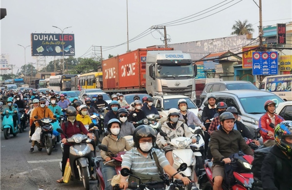 TP Hồ Chí Minh: Người dân rời thành phố, các cửa ngõ đều ùn ứ