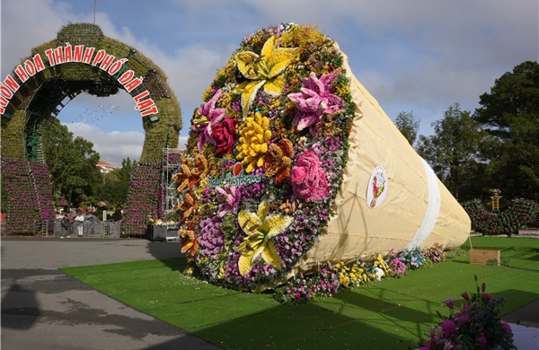 Bó hoa làm từ 108 giống hoa được xác lập kỷ lục Việt Nam tại Đà Lạt