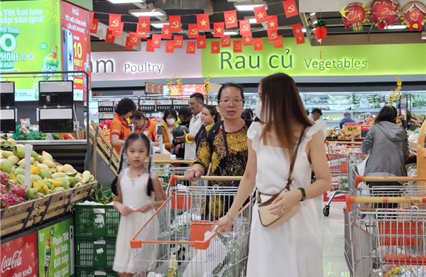 TP Hồ Chí Minh: Siêu thị đông khách ngày 28 Tết, sức mua tăng vọt