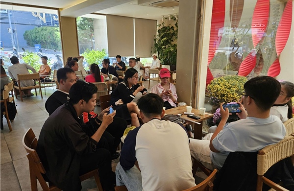 Xuyên Tết không phụ thu, nhiều quán cà phê TP Hồ Chí Minh hút khách