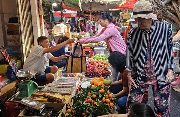 TP Hồ Chí Minh: Sức mua đồ cúng ông Công ông Táo trầm lắng