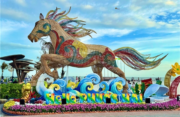 Ngựa mây tre đan - biểu tượng du Xuân Bính Ngọ tại TP Hồ Chí Minh