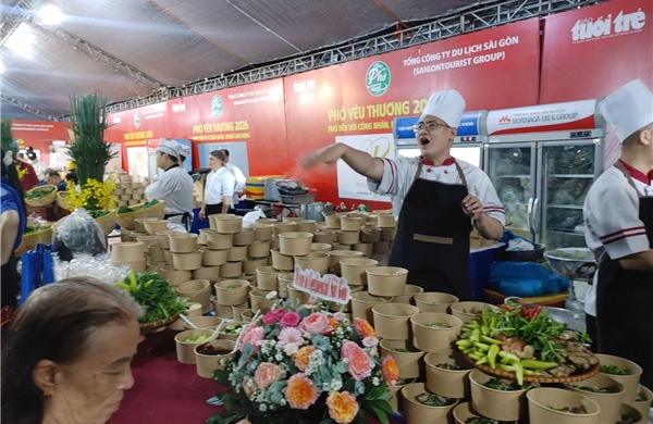 12.000 tô phở miễn phí đến với công nhân, người lao động tại Bàu Bàng