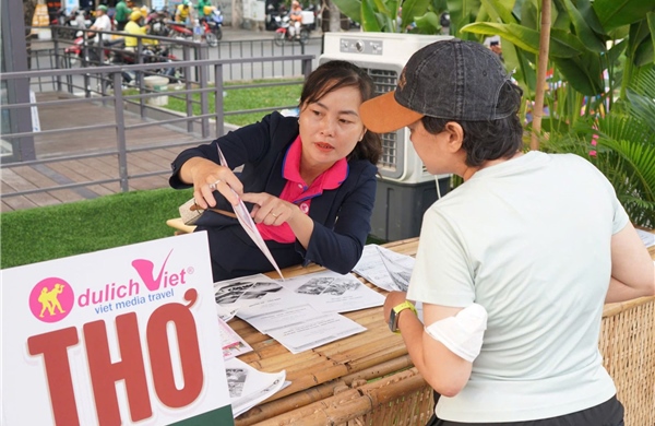 Dịp lễ 30/4 và 1/5: Vé máy bay khan hiếm, du lịch giữ giá để hút khách