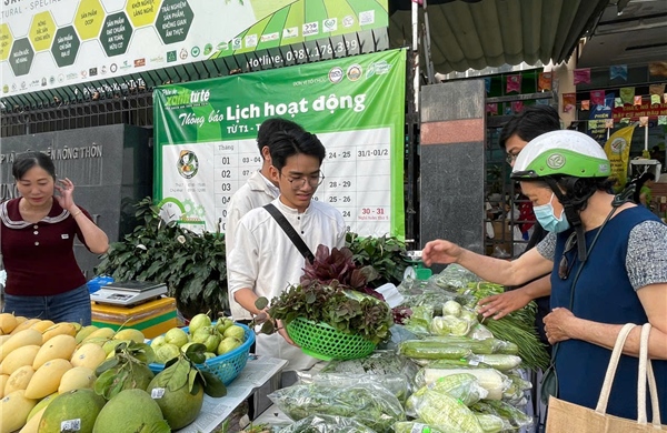 TP Hồ Chí Minh: Sức mua tăng mạnh trước lễ 30/4 - 1/5