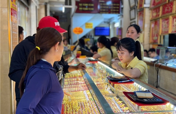 Giá vàng sáng 20/4 tăng nhẹ trở lại, giao dịch vẫn trầm lắng