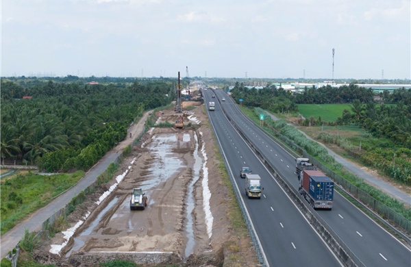 Cao tốc TP Hồ Chí Minh - Trung Lương - Mỹ Thuận tăng tốc thi công bằng công nghệ số