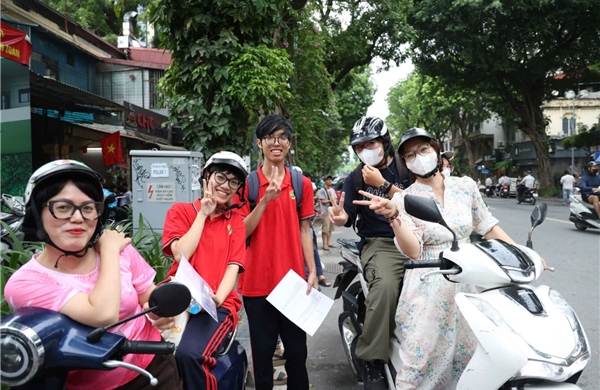 Hơn 1,2 triệu thí sinh hoàn thành ngày thi đầu tiên an toàn, nghiêm túc