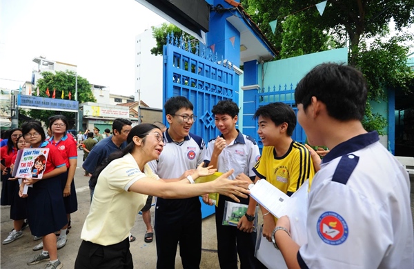 Trên 151.000 thí sinh TP Hồ Chí Minh hoàn thành ba môn thi lớp 10