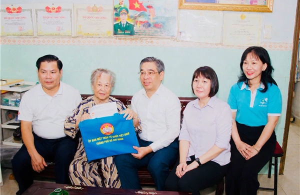 Lãnh đạo TP Hồ Chí Minh thăm, tri ân các Mẹ Việt Nam Anh hùng