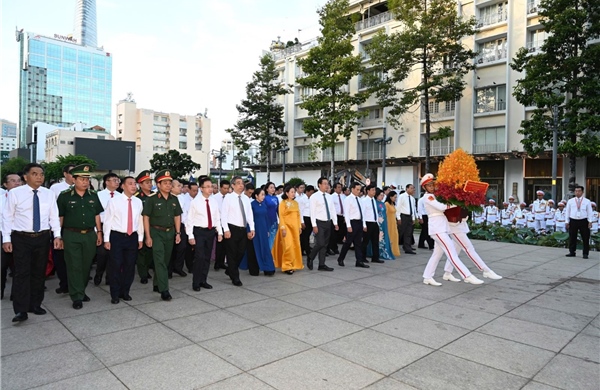 Tri ân Chủ tịch Hồ Chí Minh nhân kỷ niệm 50 năm mang tên Bác