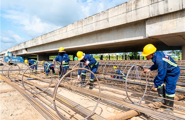 Cận cảnh tất bật thi công cao tốc TP Hồ Chí Minh - Trung Lương - Mỹ Thuận