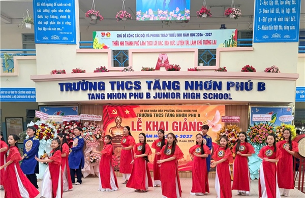 Học sinh TP Hồ Chí Minh bước vào năm học với khát vọng đổi mới
