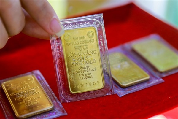 Điều gì đang xảy ra khi giá vàng liên tục lập đỉnh mới?