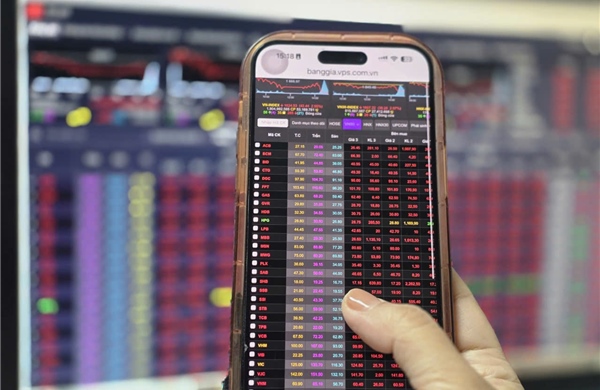 Sau khi vượt đỉnh, thị trường chứng khoán cần sự kiên nhẫn hơn là hành động vội vàng