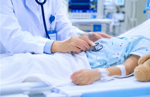 Bệnh hô hấp ở trẻ em diễn biến phức tạp do ô nhiễm và đô thị hóa