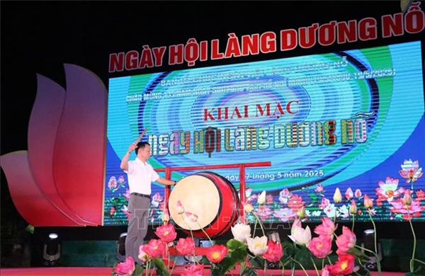 Khai hội &#39;Dương Nỗ - Hành trình Tháng Năm&#39;
