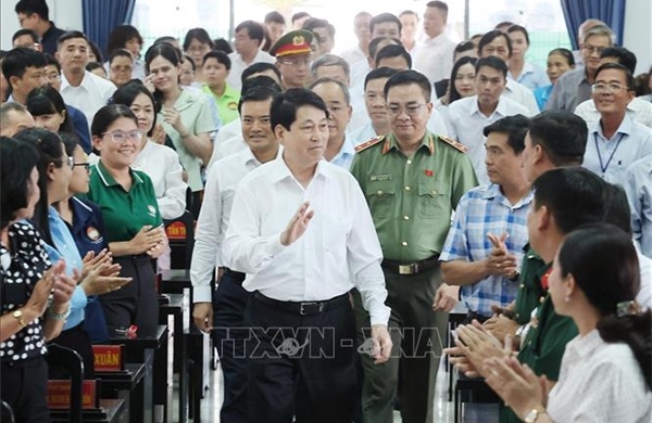 Chủ tịch nước Lương Cường tiếp xúc cử tri hai huyện Hóc Môn và Củ Chi