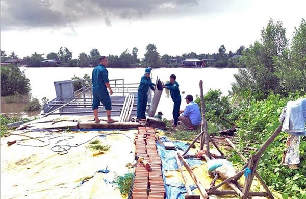 Sạt lở đất trong đêm gây thiệt hại nhiều nhà dân ở Cà Mau