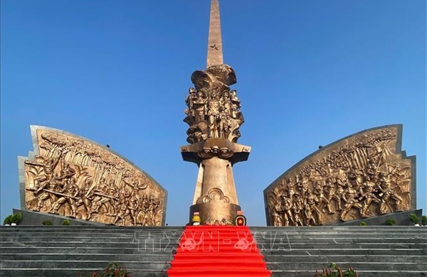 Khánh thành Tượng đài Trung tâm Khu tưởng niệm Chiến khu D ở Bình Dương