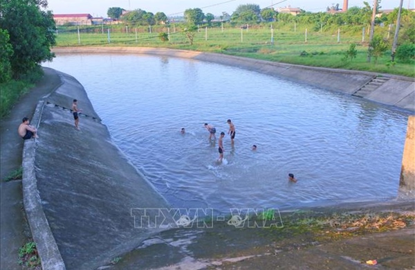 Cảnh báo nguy cơ đuối nước khi trẻ tự ý tắm sông
