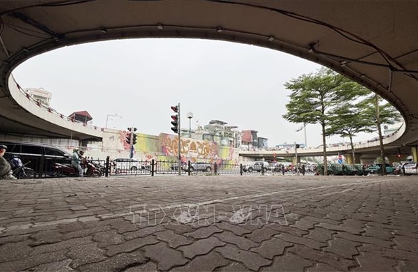 Nhiều bãi xe dưới gầm cầu ở Hà Nội đóng cửa
