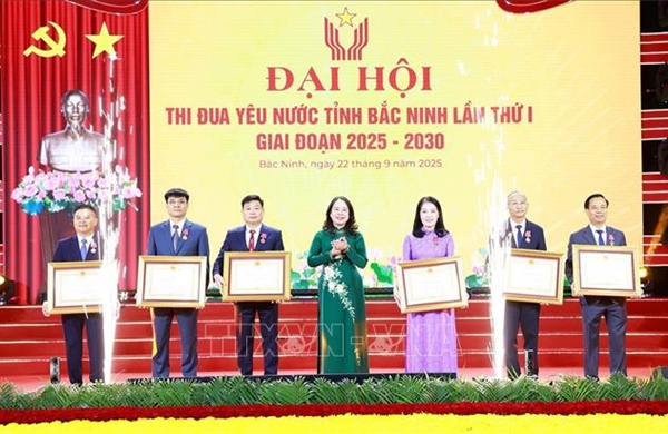 Chú trọng khen thưởng những người xung kích đảm nhiệm việc khó, đổi mới, sáng tạo