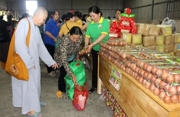 Phật giáo Việt Nam đồng hành cùng người dân vùng lũ