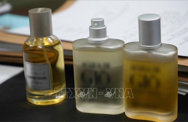 Triệt phá đường dây sản xuất, buôn bán nước hoa giả