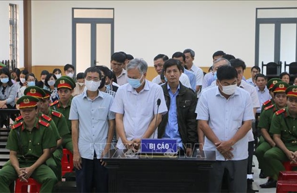 Hoãn phiên tòa xét xử 3 cựu Phó Chủ tịch UBND TP Long Xuyên (cũ) và đồng phạm