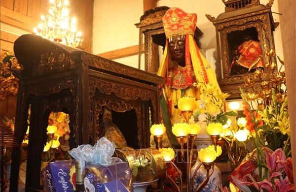 Độc đáo bảo vật quốc gia Tượng Phật bằng gỗ Mẫu Man Nương