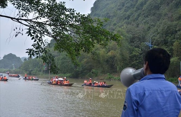 Kiên quyết xử lý đò chùa Hương chở khách không mặc áo phao