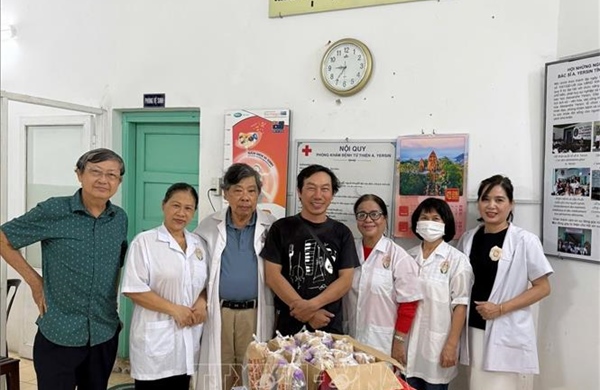 Những thầy thuốc 'nghiện' từ thiện